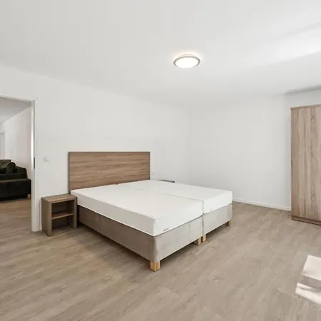 Appartement 3 Bedroom Beautiful In *